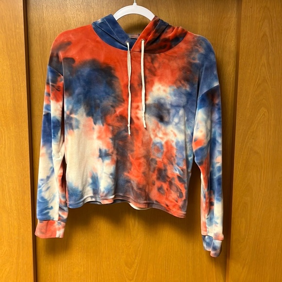 Sweaters - Tie dye cropped hoodie!